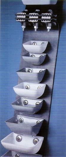 Elevatorgurt_mit_-becher_und_-schrauben